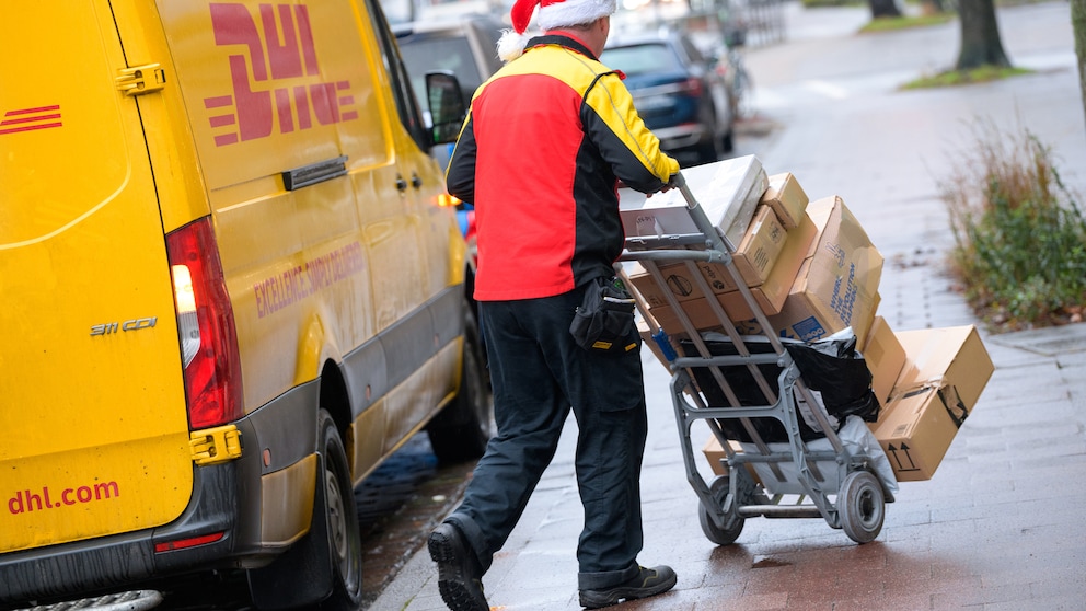 Die Paketboten liefern nicht nur Pakete aus. Sie haben noch eine weitere, durchaus praktische Aufgabe