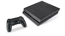 Eine PlayStation 4 mitsamt Controller