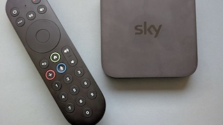 Sky Stream besteht aus einer Streaming-Box plus der Fernbedienung