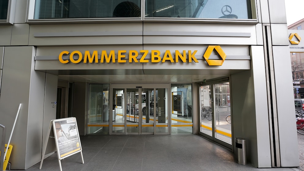 Die Commerzbank stellt sich neu auf und streicht in diesem Zuge das kostenlose Girokonto