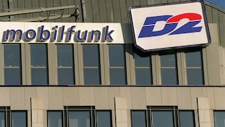 Das D2-Logo am Dach der Konzernzentrale von Mannesmann Mobilfunk