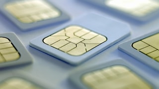 Viele physische SIM-Karten auf einem Tisch