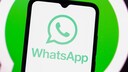 WhatsApp-Logo auf einem Smartphone