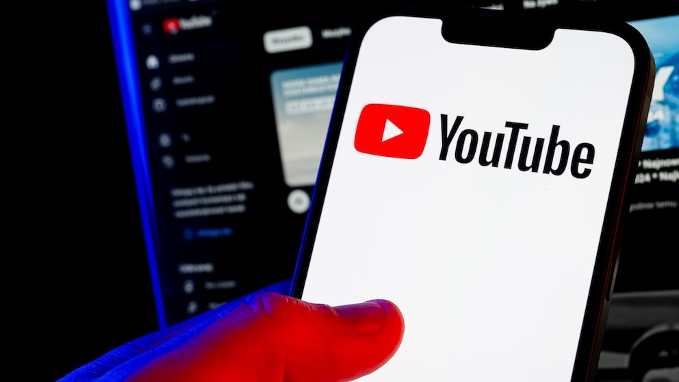 YouTube-Logo auf einem Smartphone