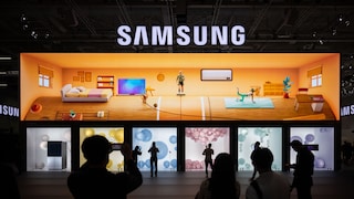 Besucher während der IFA am Stand von Samsung