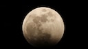 Mit einigen Tipps gelingt es, eine totale Mondfinsternis mit dem Smartphone zu fotografieren