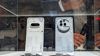 Links das Nothing Phone (3a), rechts das Pro-Modell der neuen Reihe