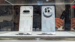 Links das Nothing Phone (3a), rechts das Pro-Modell der neuen Reihe