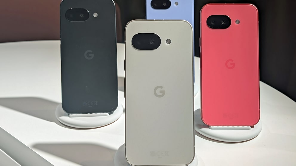 Das Pixel 9a kommt in vier Farben, neu sind Iris und Peony
