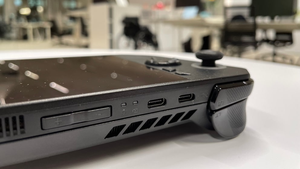 Die ROG Ally X kommt unter anderem mit einem weiteren USB-Anschluss