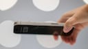 In einem Store in China können Kunden das iPhone 17 bereits in die Hand nehmen