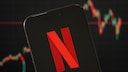 Netflix-Logo auf einem Smartphone