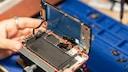 Neue Regeln für mehr Nachhaltigkeit: Ab dem 20. Juni 2025 gelten längere Update- und Ersatzteilfristen für Smartphones.