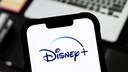 Disney+ Logo auf einem Smartphone