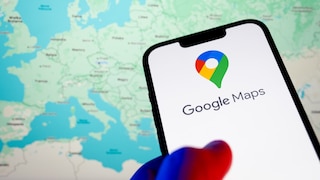 Google Maps und Karte von Deutschland im Hintergrund
