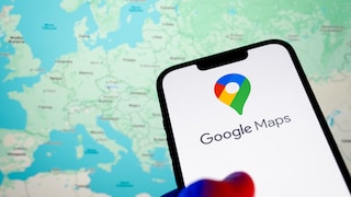 Google Maps und Karte von Deutschland im Hintergrund