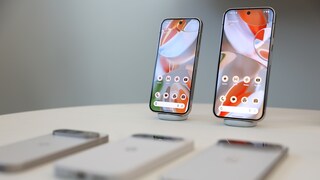 iPhone oder Google Pixel? Von vorn ist schon kaum ein Unterschied zu erkennen, bald könnte auch die Rückseite fast identisch sein.