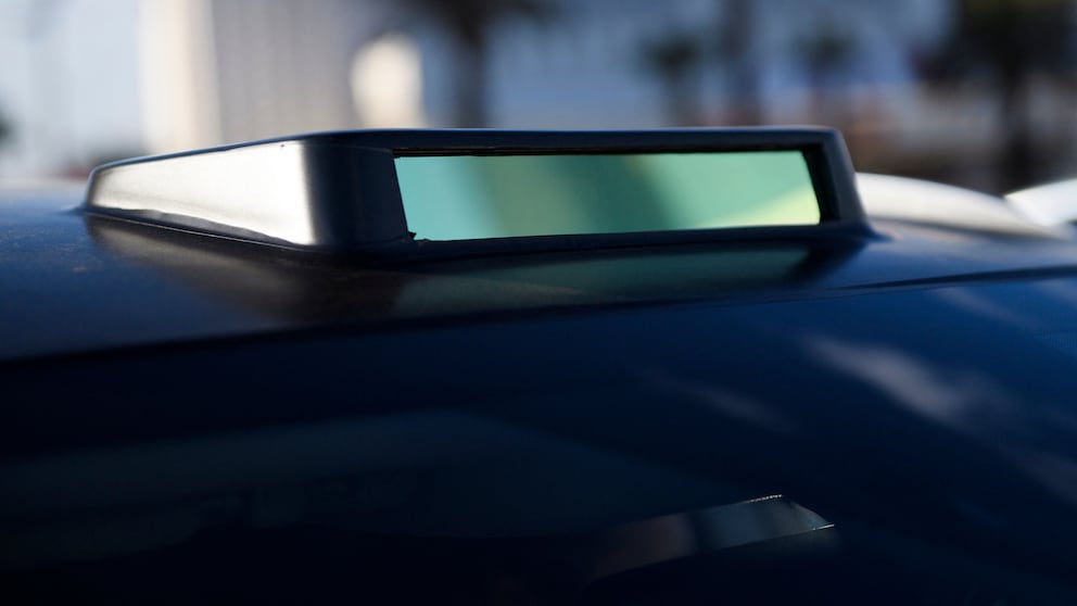 Immer mehr Autos haben merkwürdige Buckel auf dem Dach. Darin sitzt fortschrittliche Lidar-Sensorik, die in manchen Fällen leistungsstark genug ist, um Kamera-Sensoren zu beschädigen.