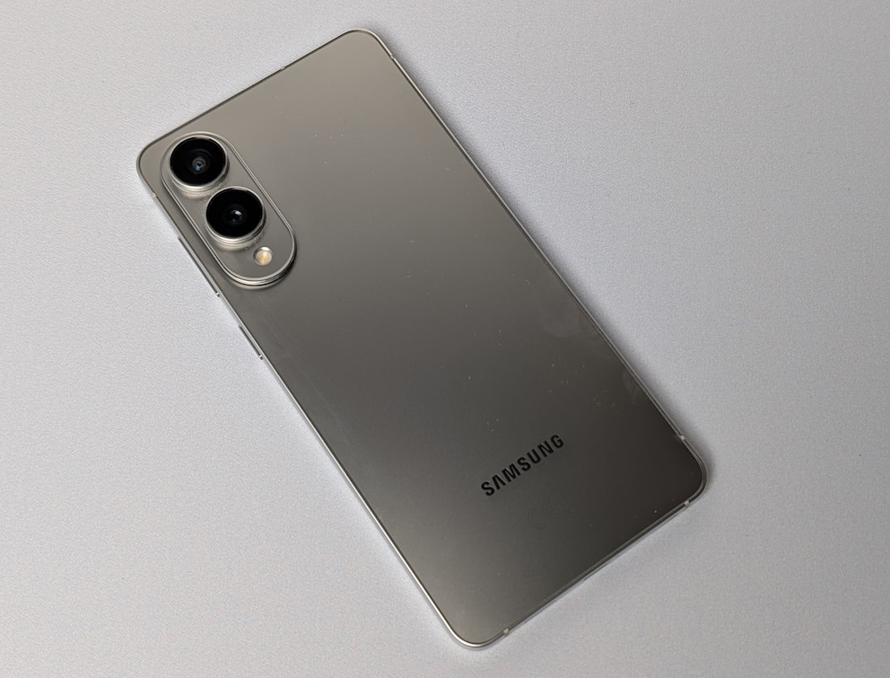 Metallgehäuse und hervorragende Verarbeitung: Optisch weiß das Galaxy S25 Edge zu überzeugen