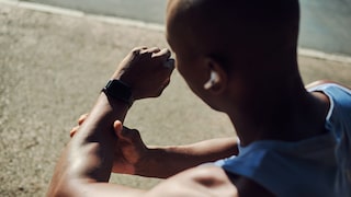 Hersteller bewerben ihre Smartwatches als potente Sport-Tracker – aber wie genau sind die kleinen Geräte wirklich?