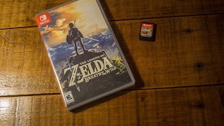 Verpackung und Spielkarte zu „Zelda: Breath of the Wild“