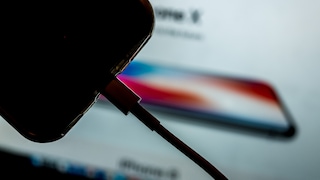 Besitzer kompatibler iPhones können sich über längere Akkulaufzeit dank Adaptive Power Mode in iOS 26 freuen