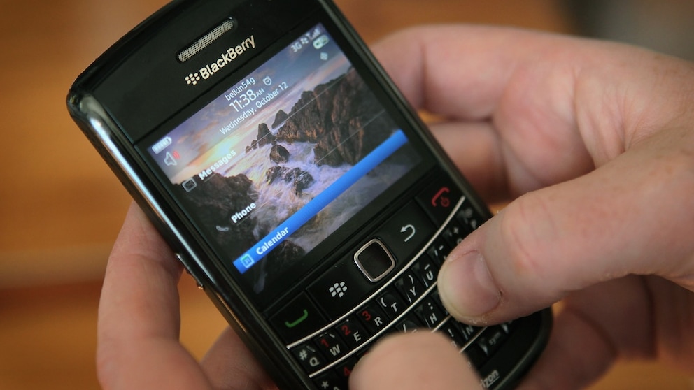 Ein altes Blackberry-Smartphone