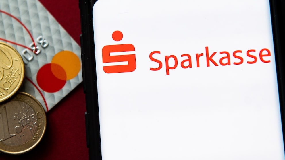 Sparkassen-Logo auf einem Smartphone