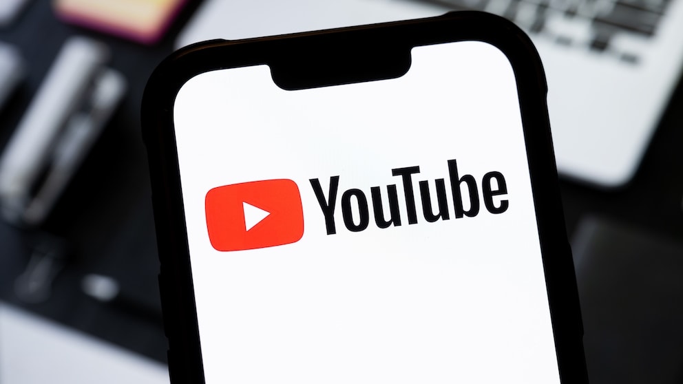 YouTube Logo auf einem Smartphone