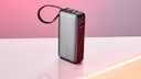 Powerbank von Anker auf einem Tisch