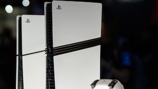 Eine PS5 und eine PS5 Pro