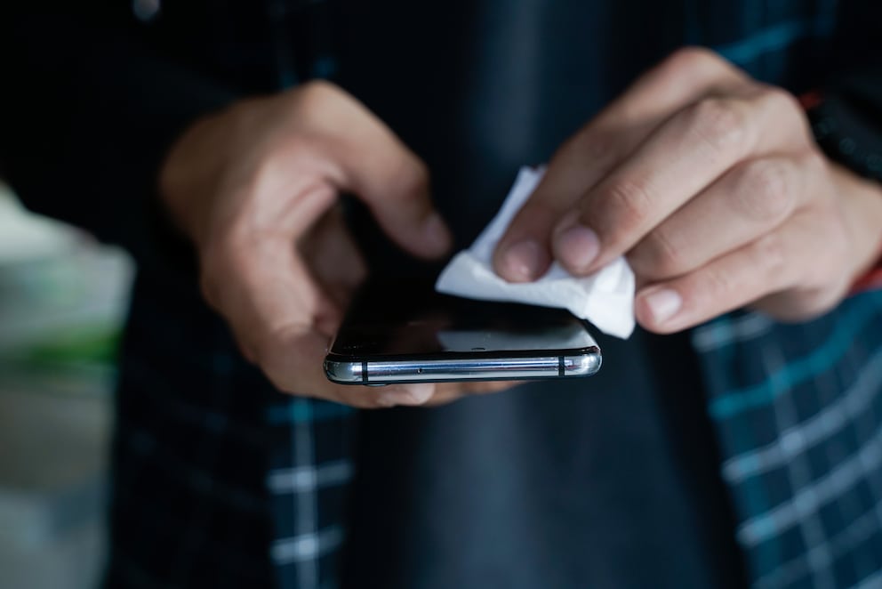Häufiger Fehler: Wer sein Smartphone so reinigt, macht es kaputt!