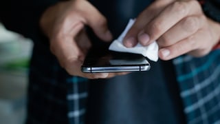 Einen häufigen Fehler sollte man beim Reinigen des Smartphones unbedingt vermeiden