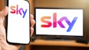 Sky-Logo auf TV und Smartphone
