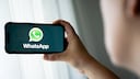 WhatsApp-Logo auf einem Smartphone