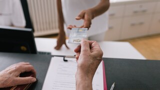 Die Gesundheitskarte soll ab 2026 bei Arztbesuchen nicht mehr Pflicht sein. Eine digitale Alternative macht es möglich