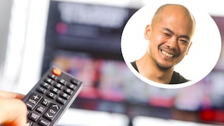 TECHBOOK-Autor Woon-Mo Sung, eine TV-Fernbedienung und ein Fernseher