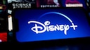 Disney+-Logo auf einem Smartphone