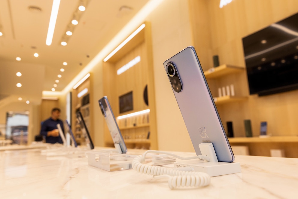 Das Samteasung 8 erinnert optisch stark an das Huawei Nova 9 (im Bild)