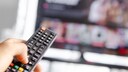 Fernbedienung und Fernseher