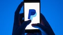 Ein Smartphone mit dem Logo von Paypal