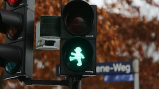 In Hamburg starten zwei neue Ampelmännchen ihre Arbeit