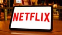 Netflix-Logo auf einem Tablet