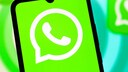 WhatsApp-Logo auf einem Smartphone