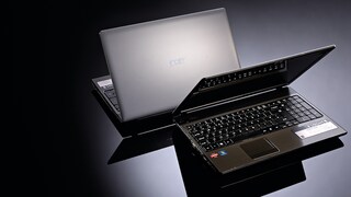 Zwei Laptops von Acer