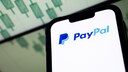 Smartphone mit PayPal Logo