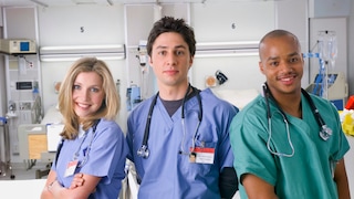 Die drei Hauptcharaktere aus Scrubs: J.D., Turk und Elliot.