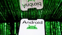 Smartphone mit Android Logo und grünen Symbolen im Hintergrund