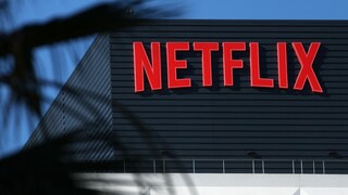 Netflix-Logo an einem Gebäude