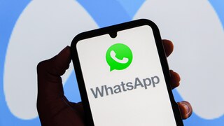 Smartphone mit WhatsApp-Logo
